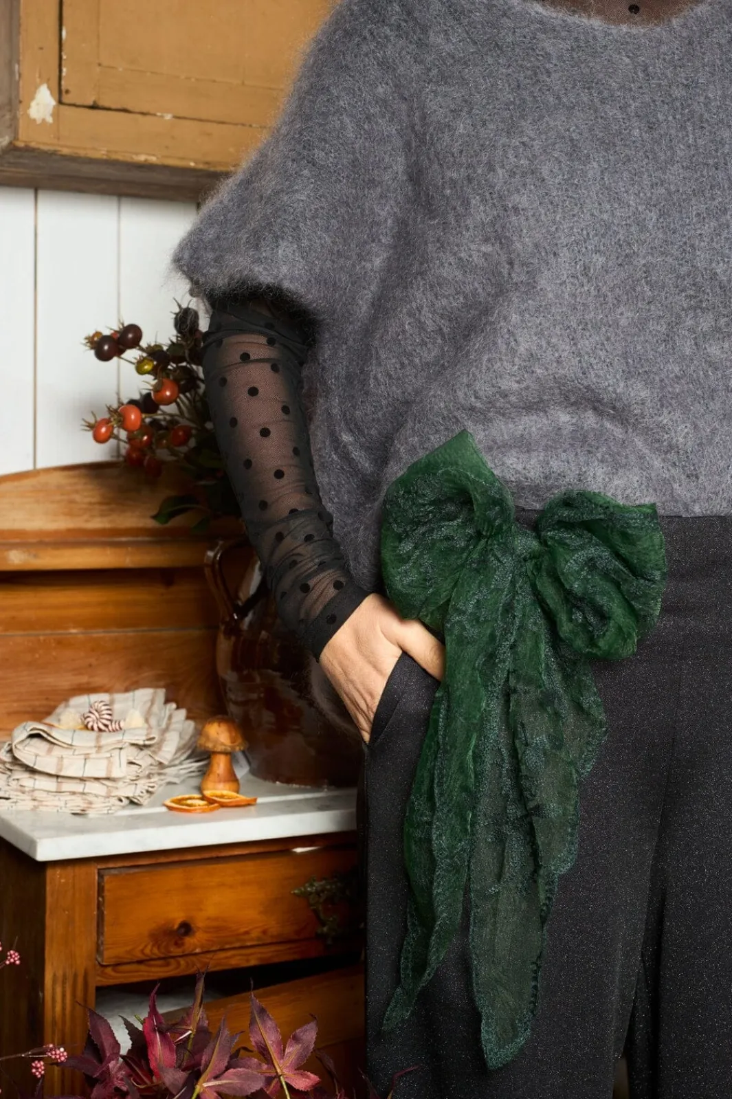 Black Colour Bcmiriana Triangle Lace Scarf 3643 | Halsdukar