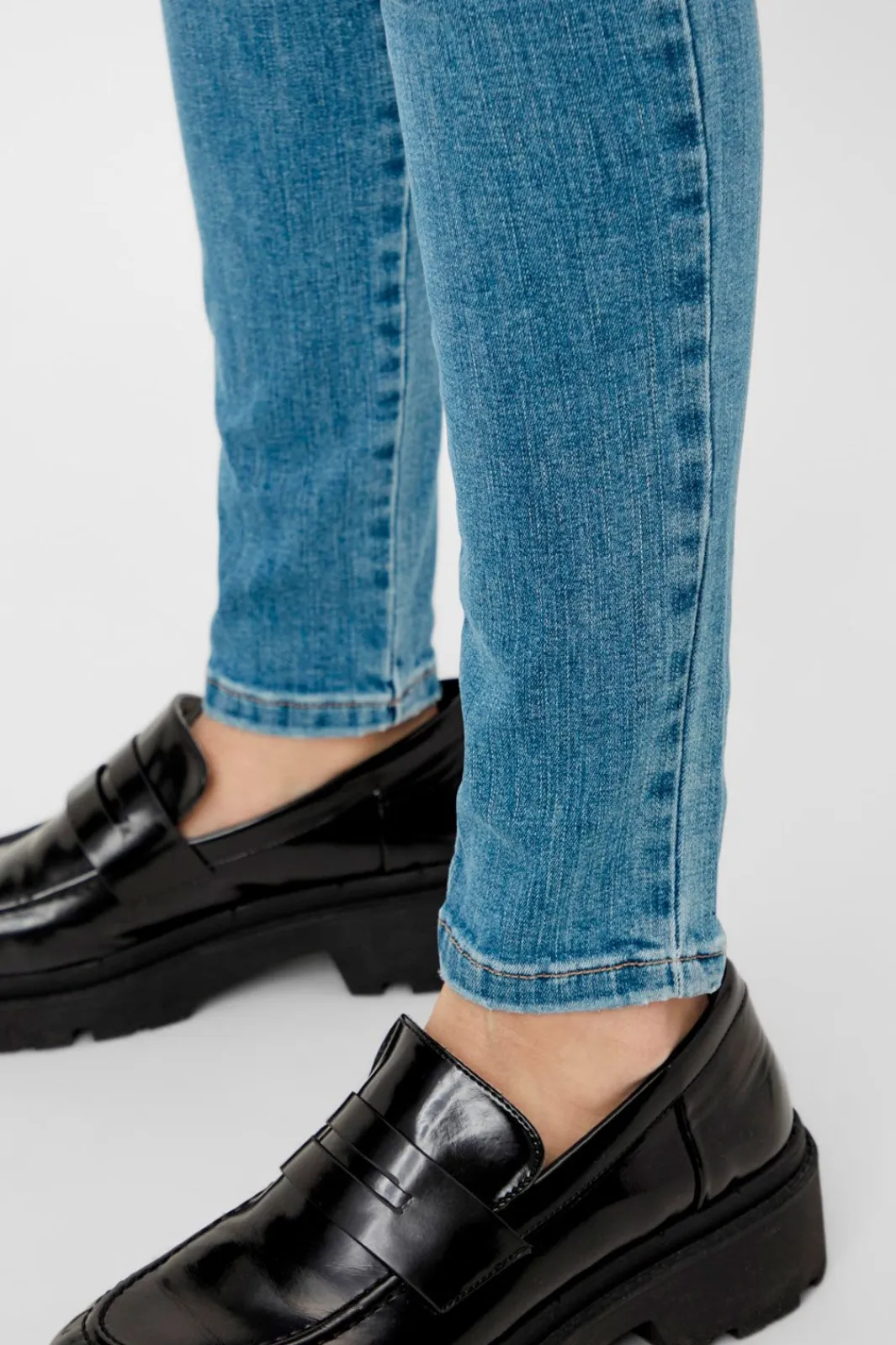 Pieces Delly Skin MW Jeans Noos | Jeans, Leggings & Byxor