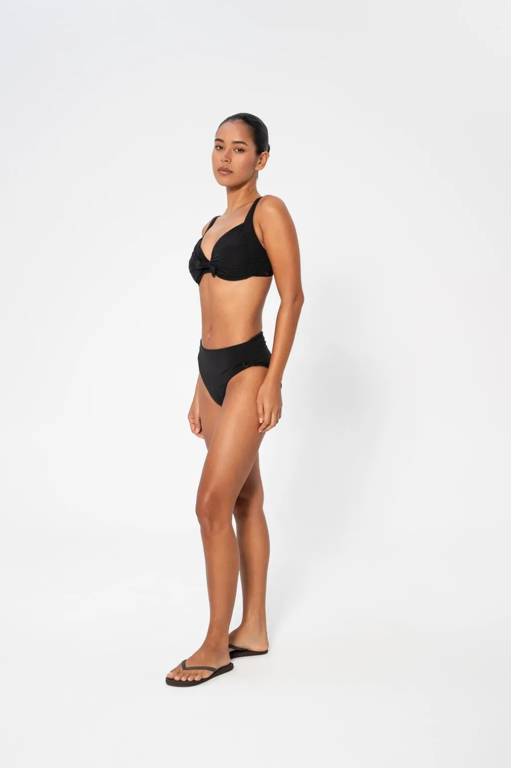 Dione Solid Bottom Bikini Bottom Pews2501