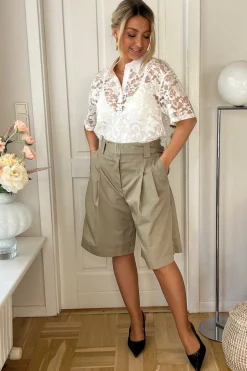 Dmbermuda Shorts