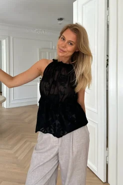 Ellinoric Lace Top