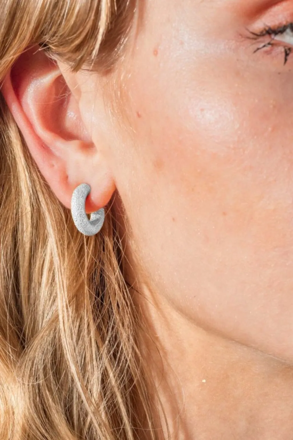 Hvasphodele Hoop Earrings