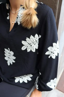 Ltmeg Ls Vneck Blouse 22318