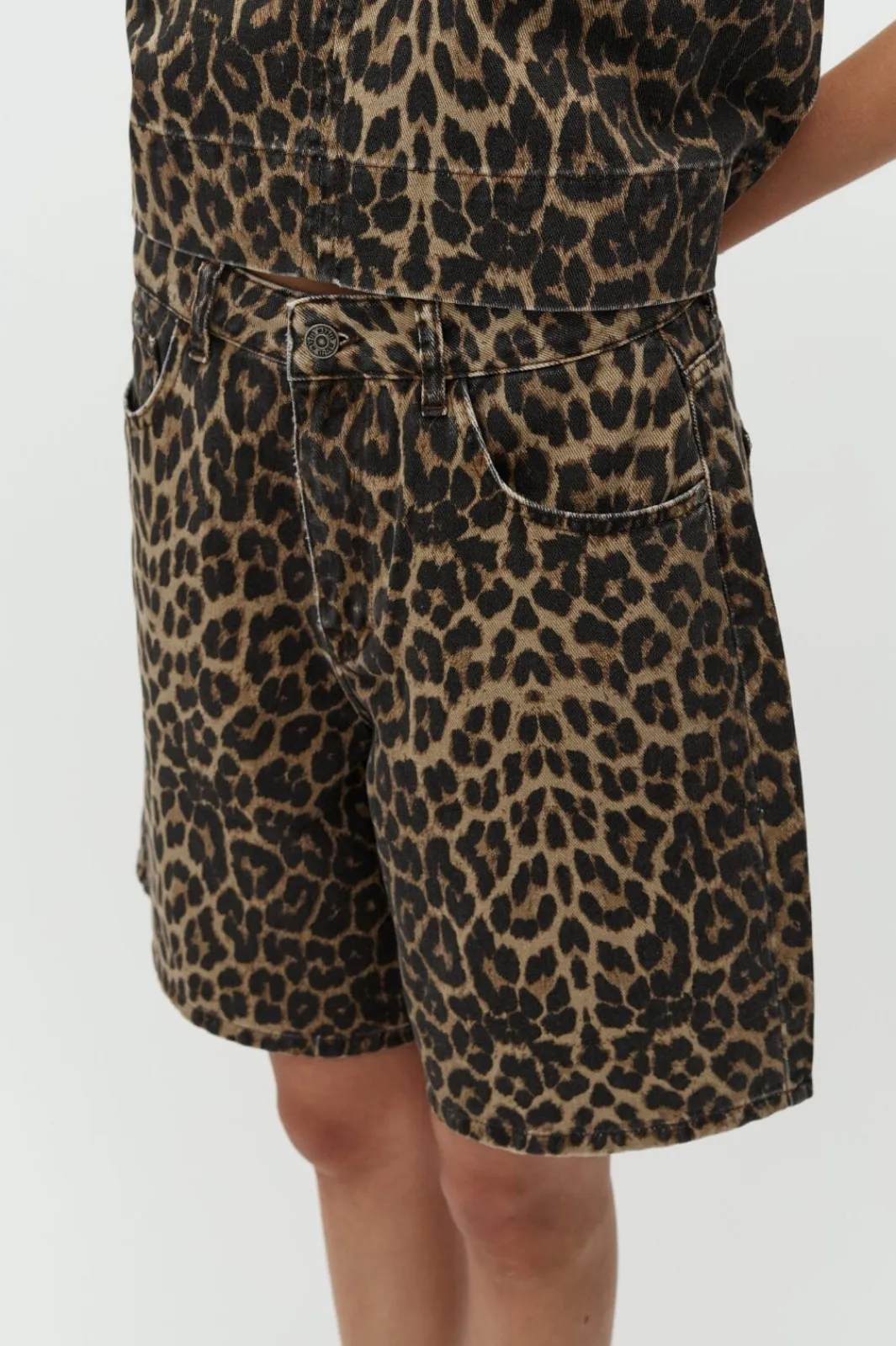 MbyM taina- 64331157 | Shorts