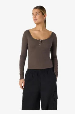 Noisy May Naya / ace Heney Top | T-Shirts & Toppar
