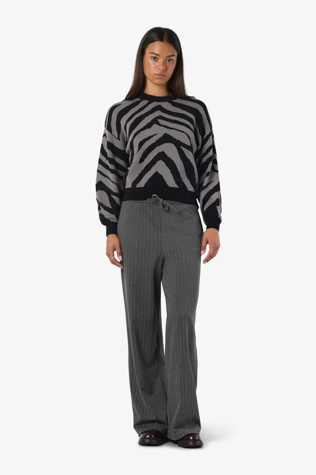 Noisy May Nie Nw Pintripe Wide Pant Fwd | Jeans, Leggings & Byxor