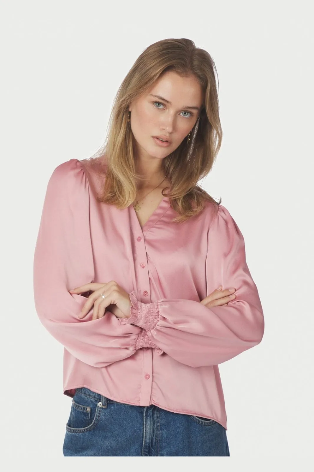 Neo Noir Nndelsie Drapy Sateen Blouse 167479 | Blusar & Skjortor
