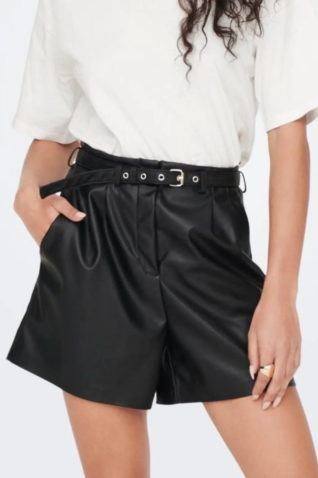Only Onheidi Faux eather hort Otw | Shorts
