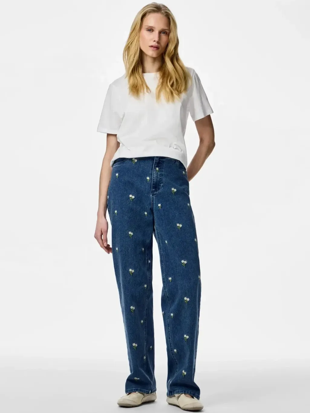 Pcflora Straight Emb Jeans