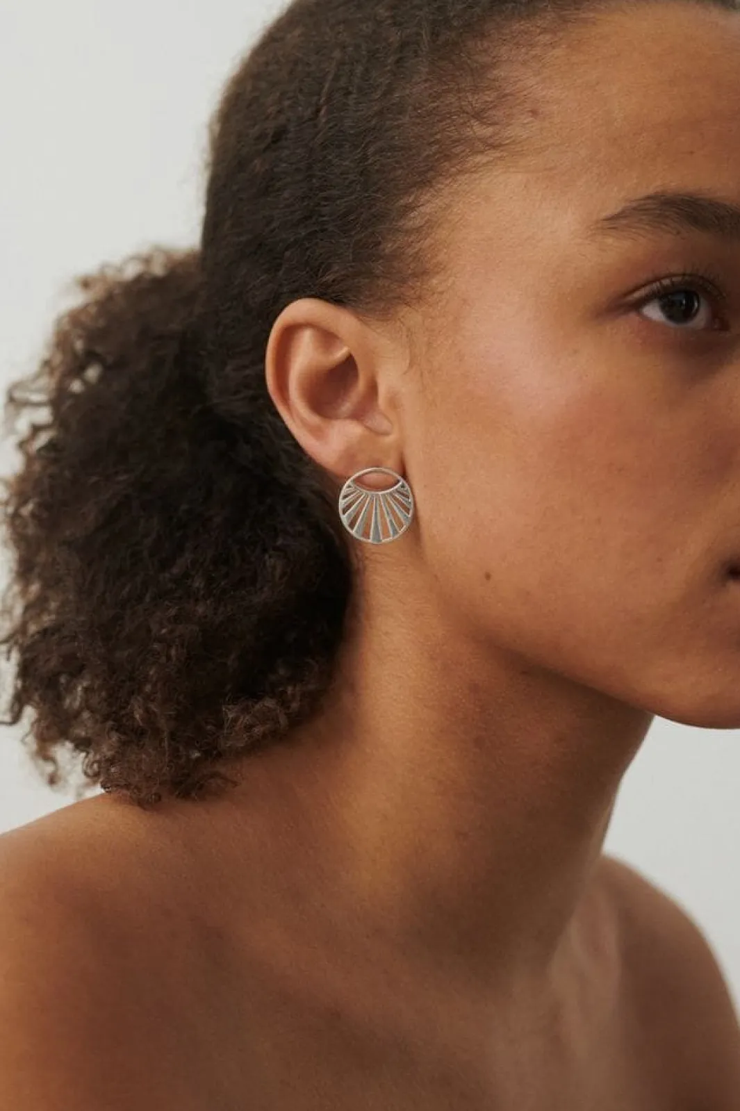 Pernille Corydon Jewellery Pcmisty Light Earsticks e-612-s | Örhängen