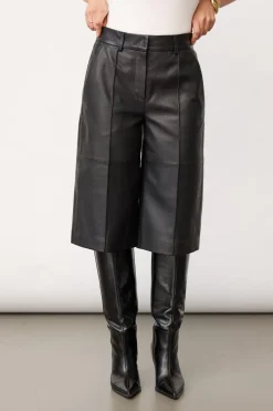 Phoebecc Long Leather Bermuda 500139