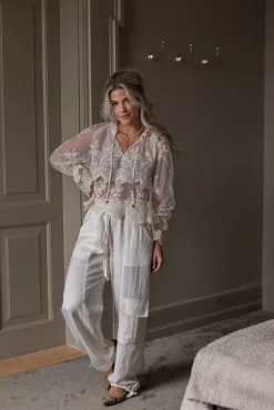 Molly&My x Melanie Due Rikke V Lace Blouse 167319 | Blusar & Skjortor