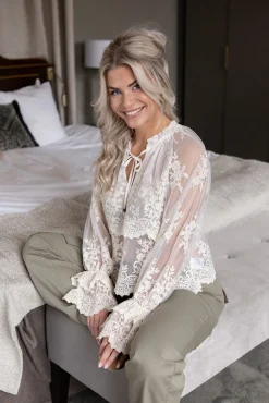 Molly&My x Melanie Due Rikke V Lace Blouse 167319 | Blusar & Skjortor