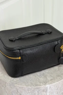Preloved Vintageline x Molly&My Vintage Chanel Kosmetiktaske – Sort Caviar & Guldhardware | Väskor & Plånböcker