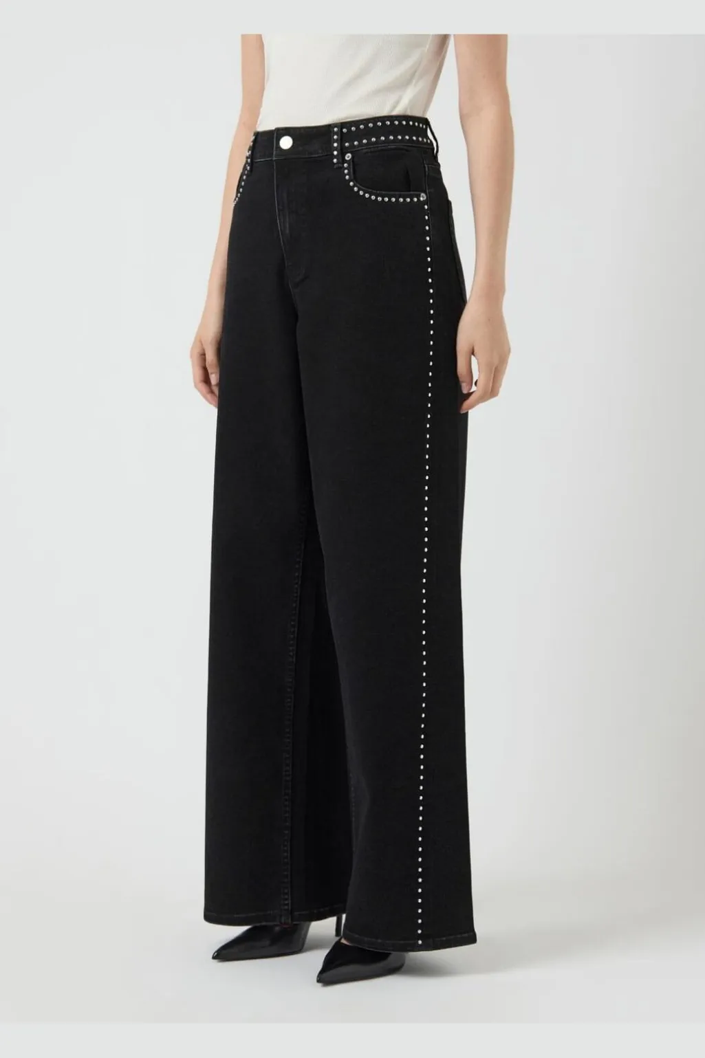 Yasnoelle Studded Jeans